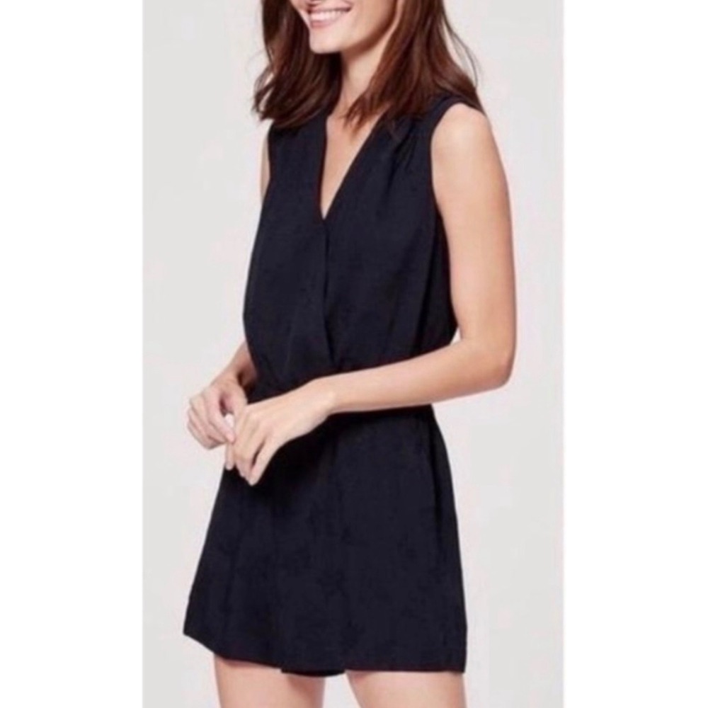 Loft Ann Taylor Navy Blue Floral Jacquard Sleeveless Romper Tie Back Size M